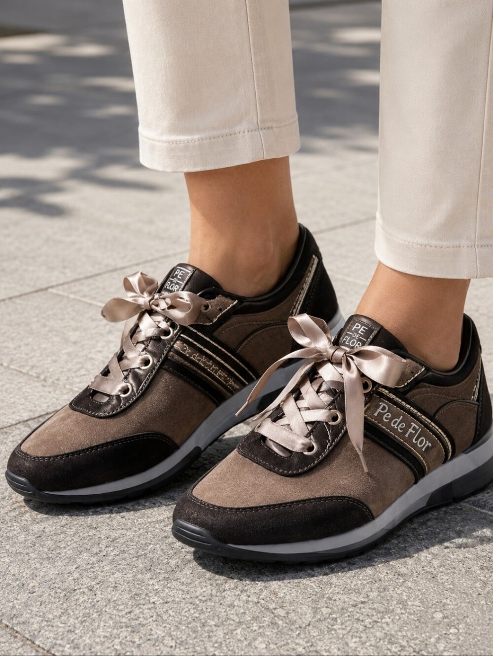 Pe de Flor | Brown Suede Metalic Ribbon Lace Sneakers